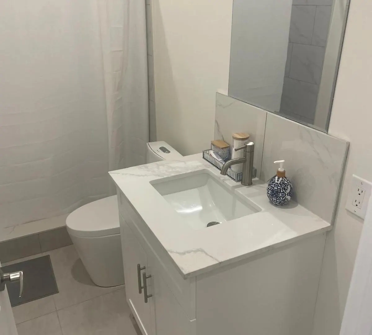 Central Toronto Economical Stay-Stress Free Checkin 0*,