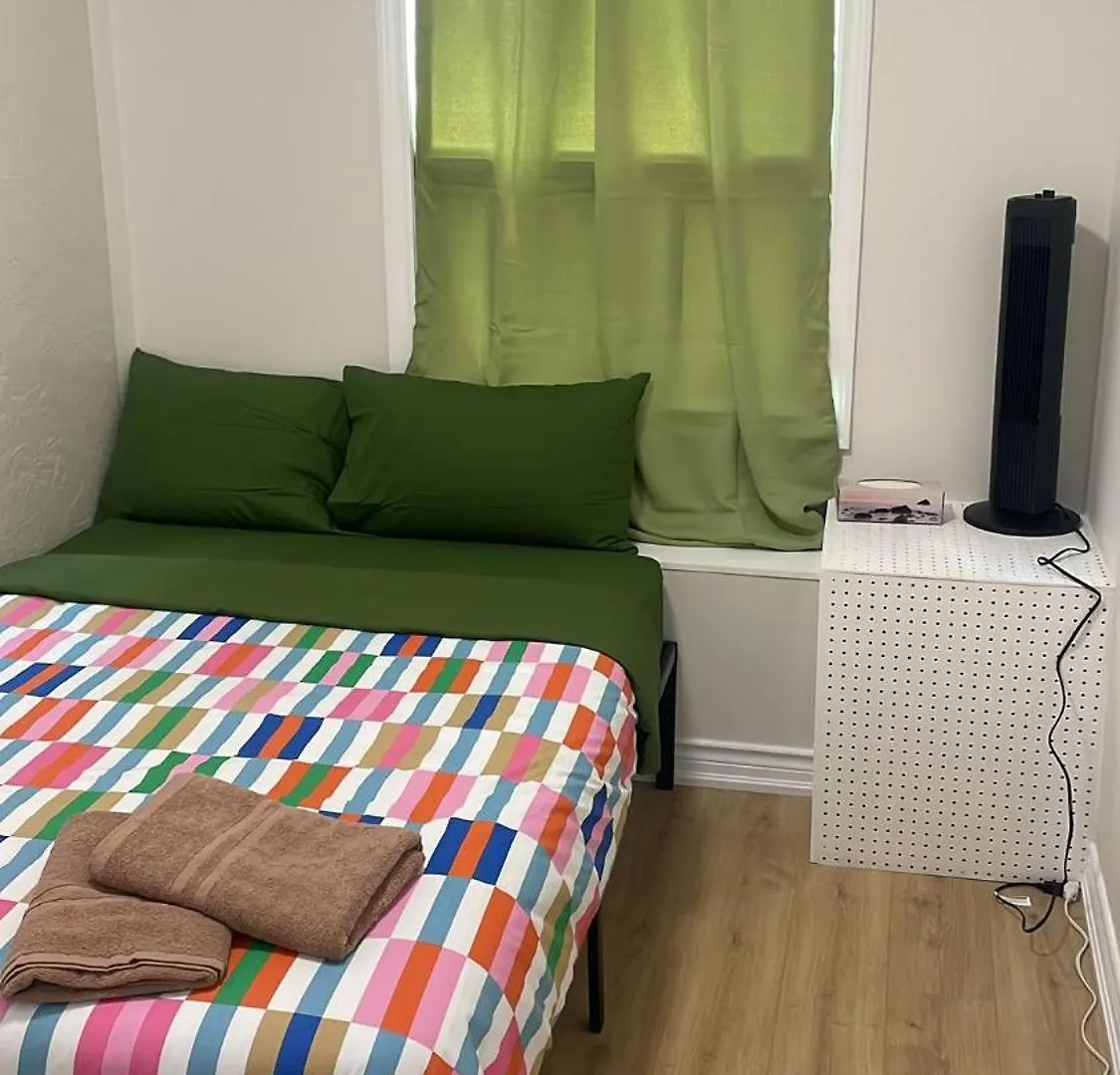 Central Toronto Economical Stay-Stress Free Checkin Homestay