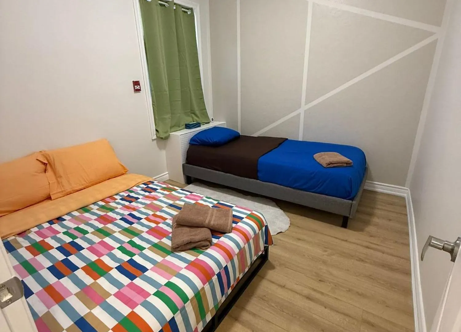 Central Toronto Economical Stay-Stress Free Checkin Homestay