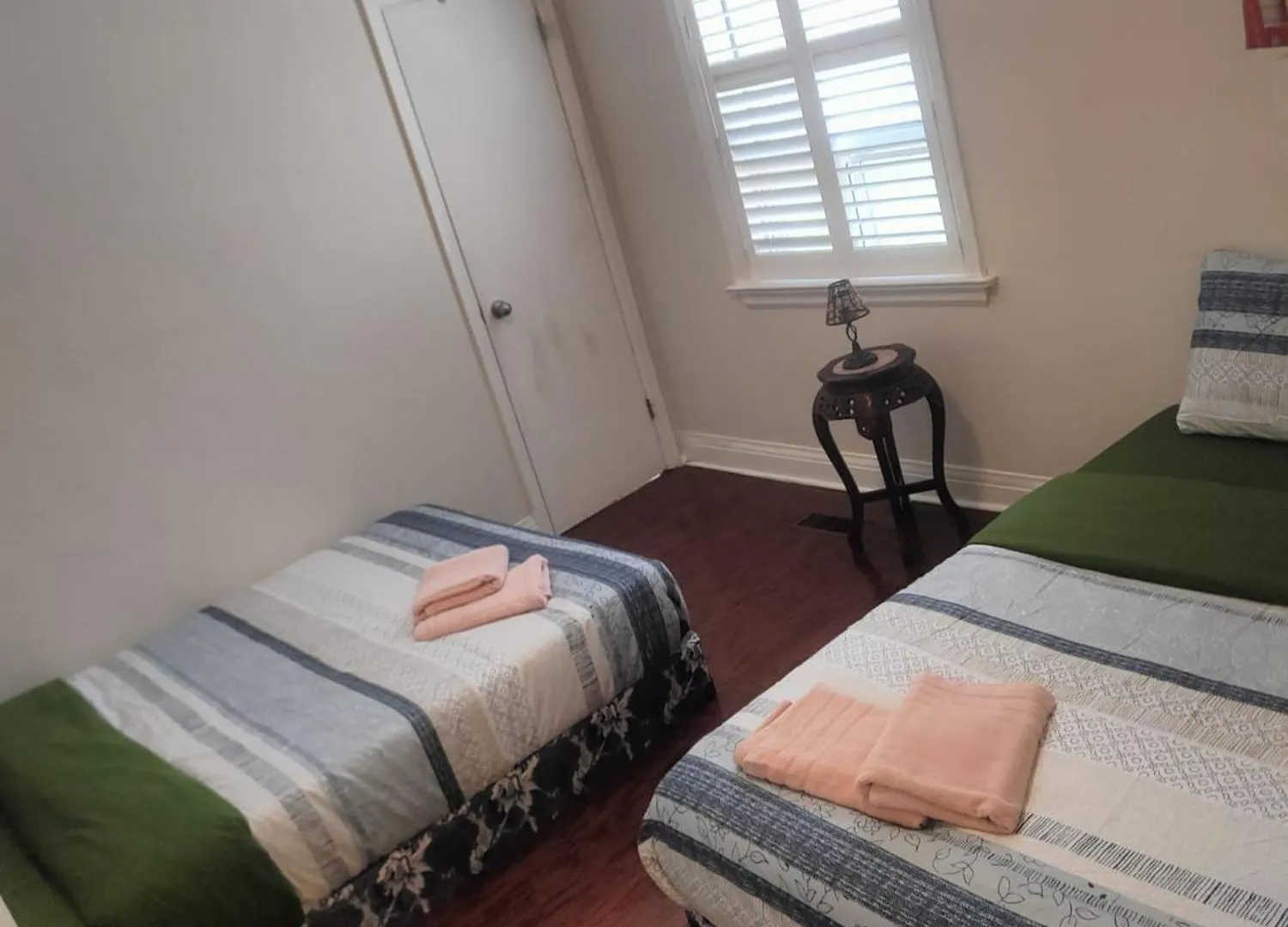 Central Toronto Economical Stay-Stress Free Checkin Accommodatie bij particulieren