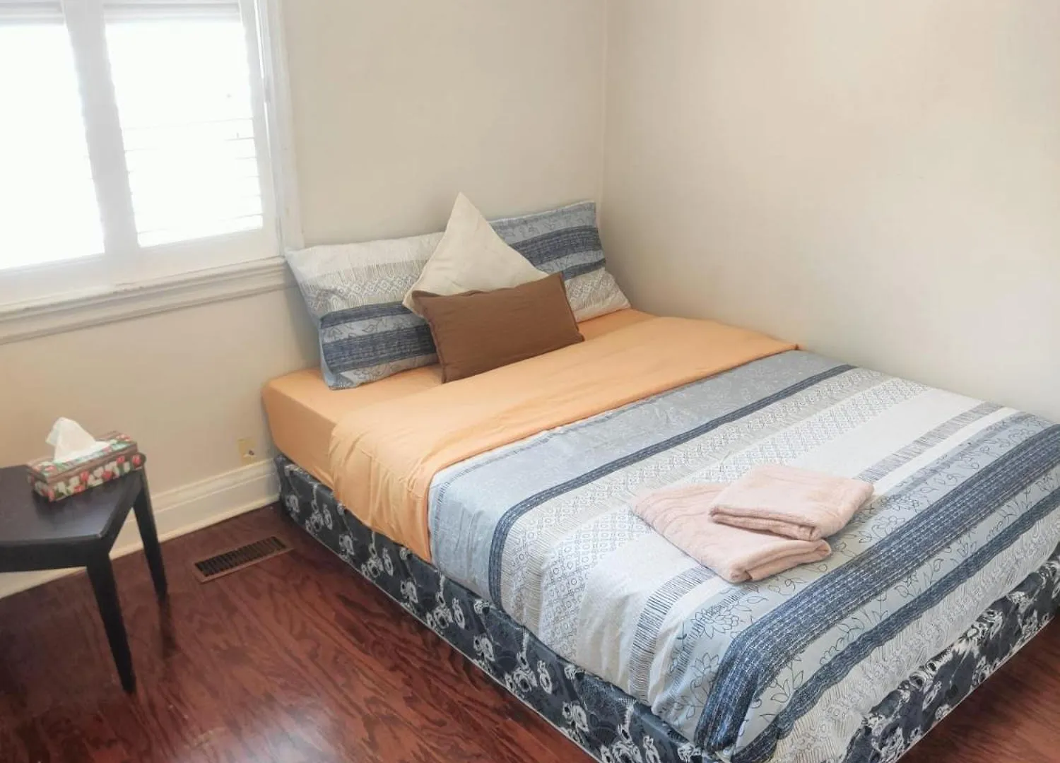 Central Toronto Economical Stay-Stress Free Checkin